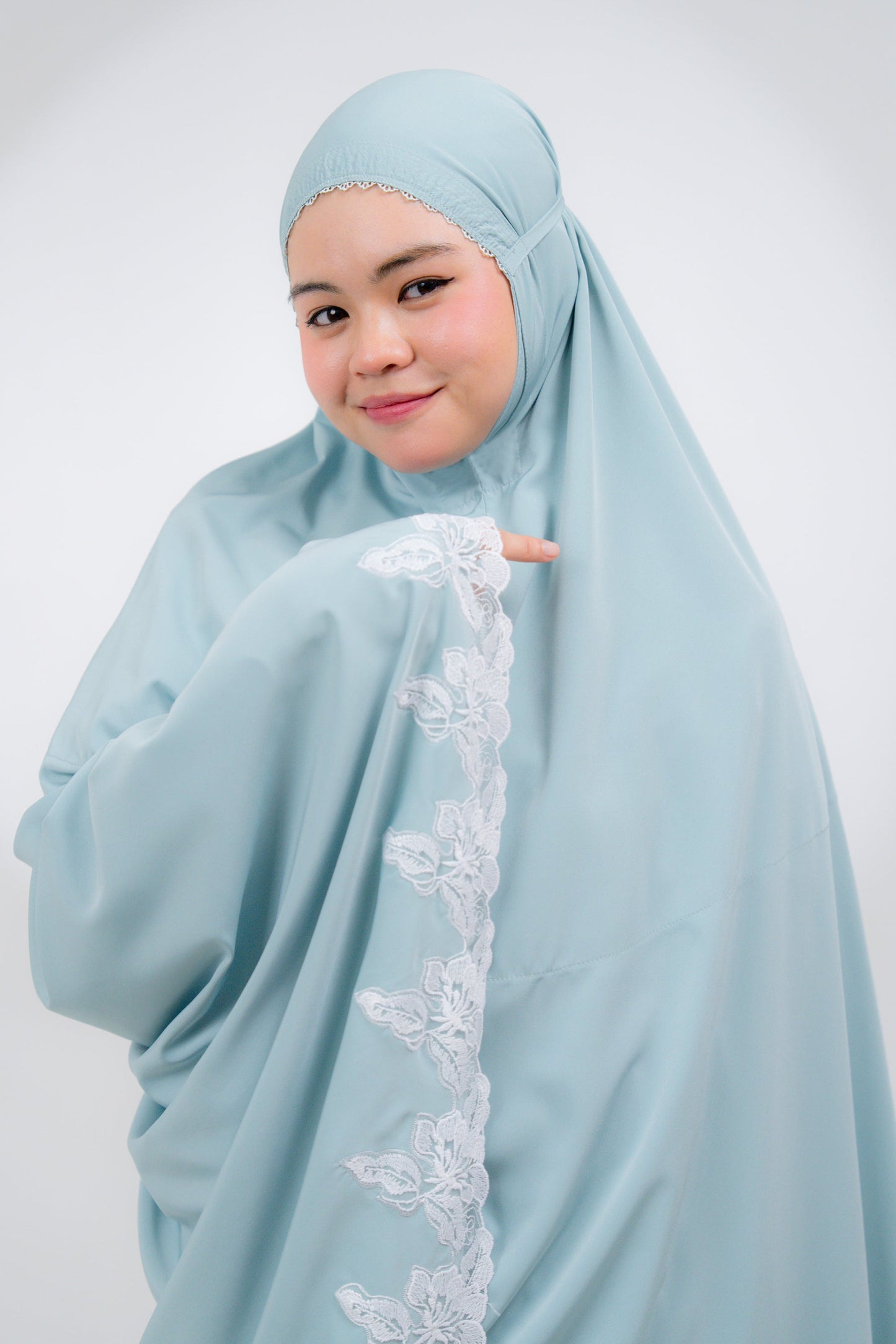 Lace Petals In Mint Prayer Wear