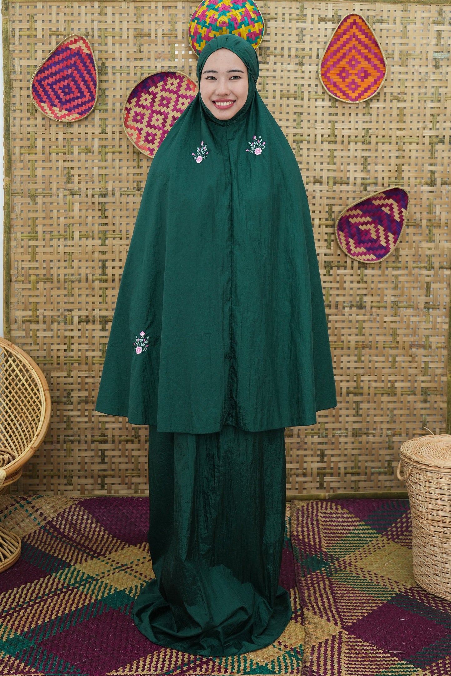 The Travel Telekung In Emerald Prayer Wear