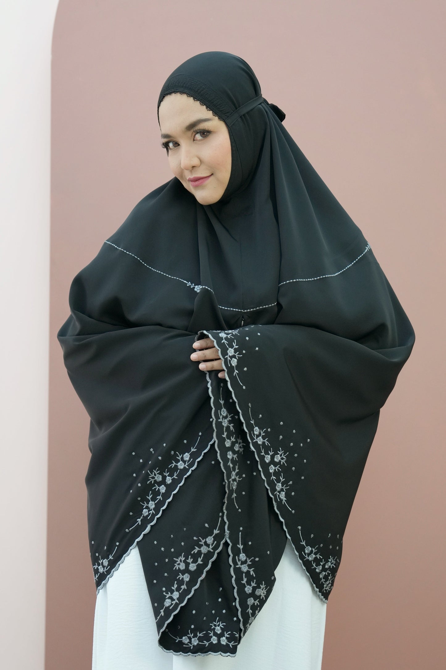 Harmony Signature Omra In Black Tea Prayer Wear