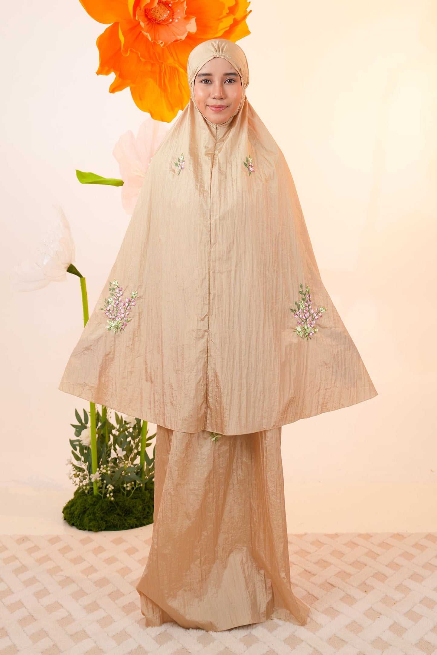 Rosebuds Travel in Gold Prayer Wear