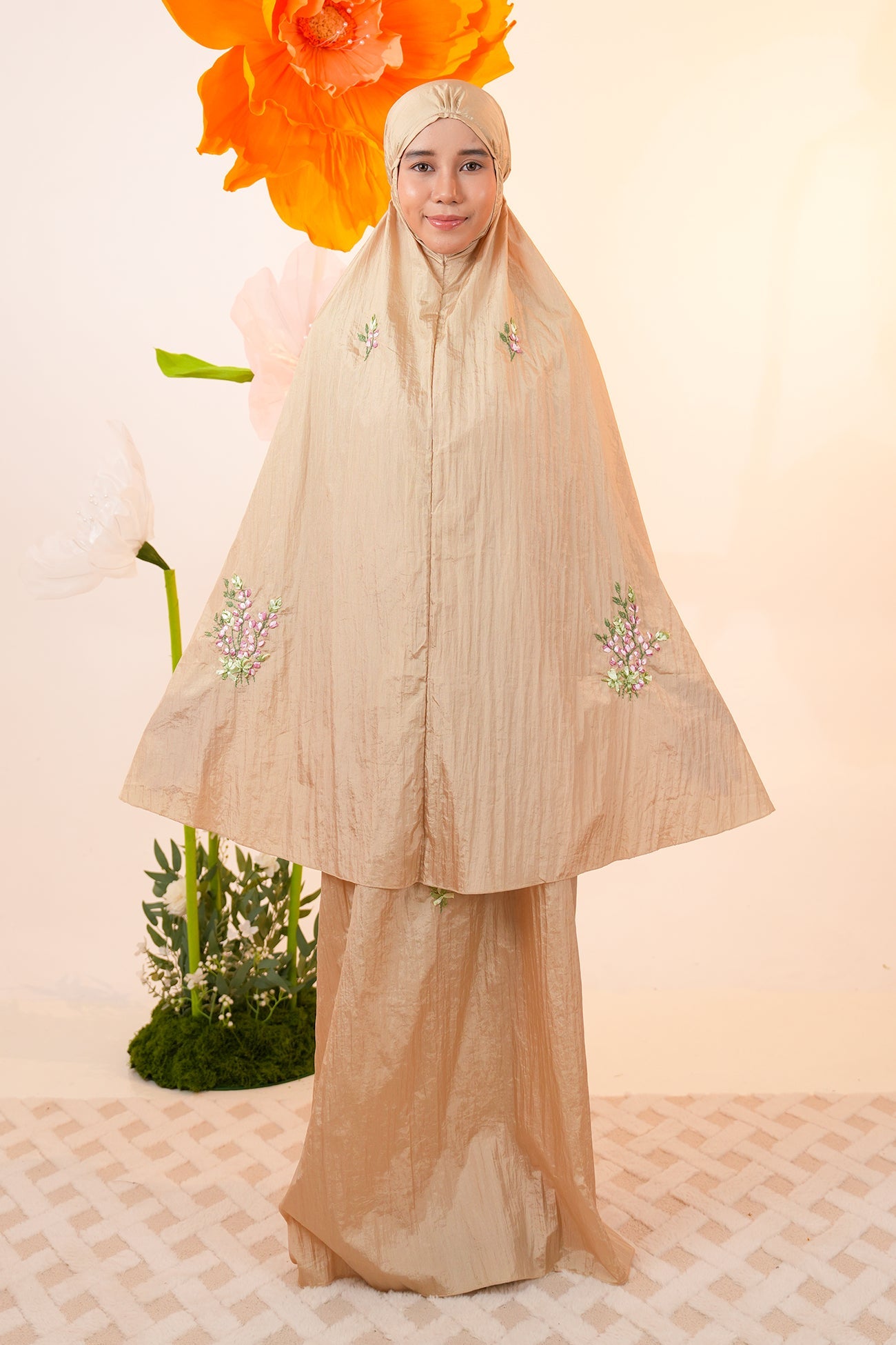 Rosebuds Travel in Gold Prayer Wear