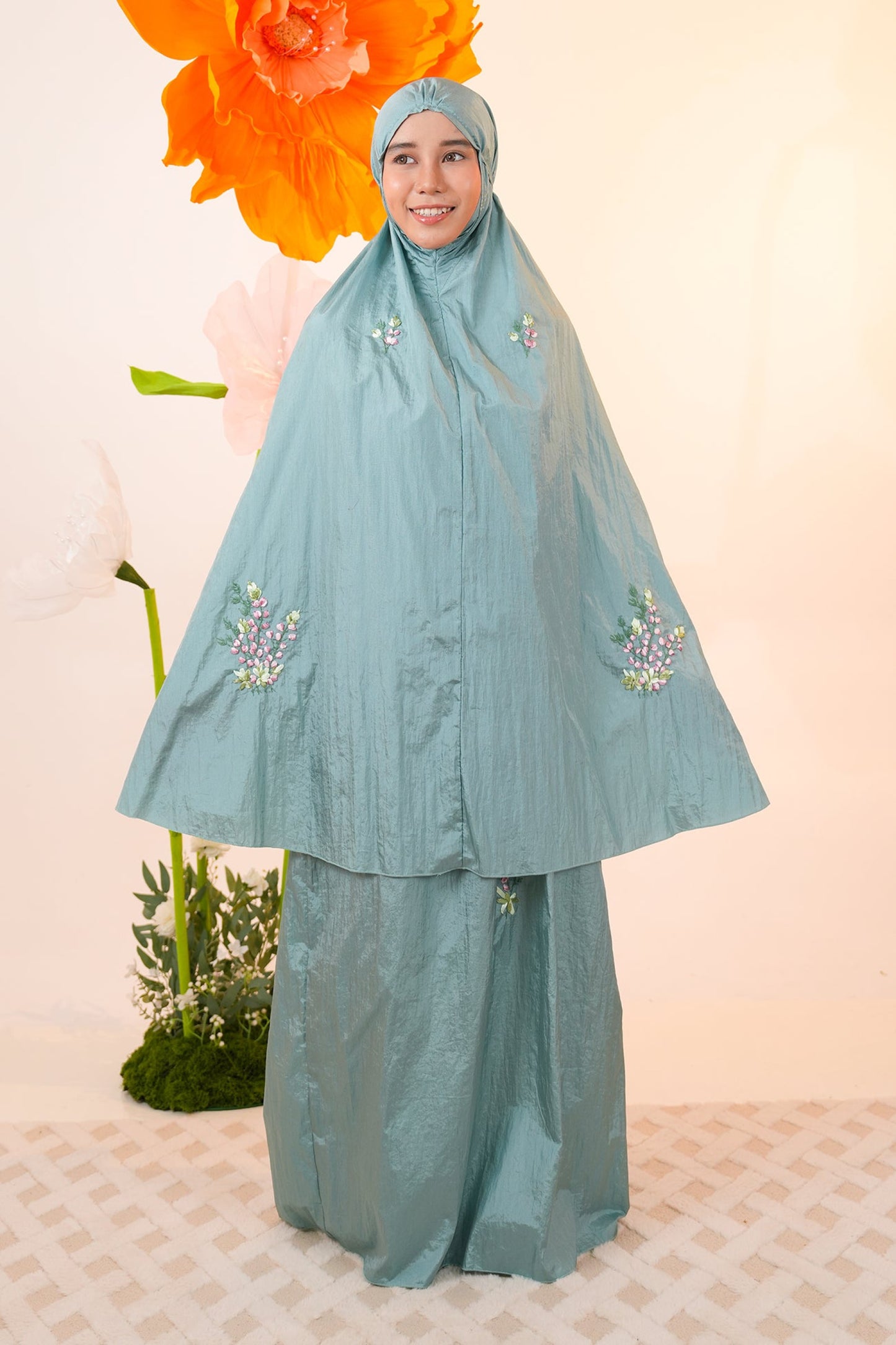 Rosebuds Travel in Mint Prayer Wear