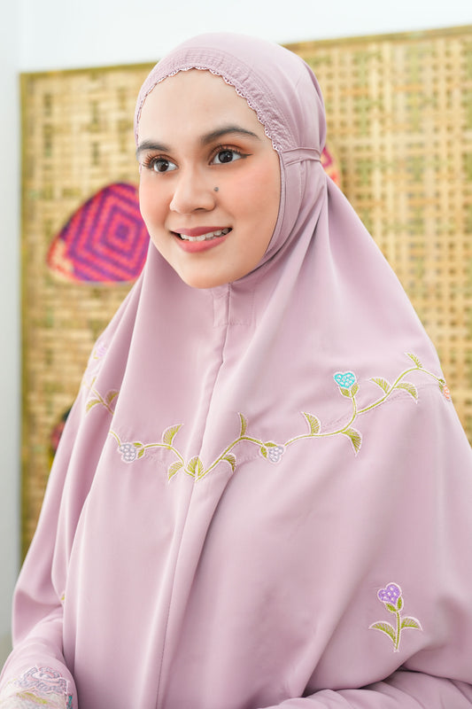 Andani In Rose Prayer Wear