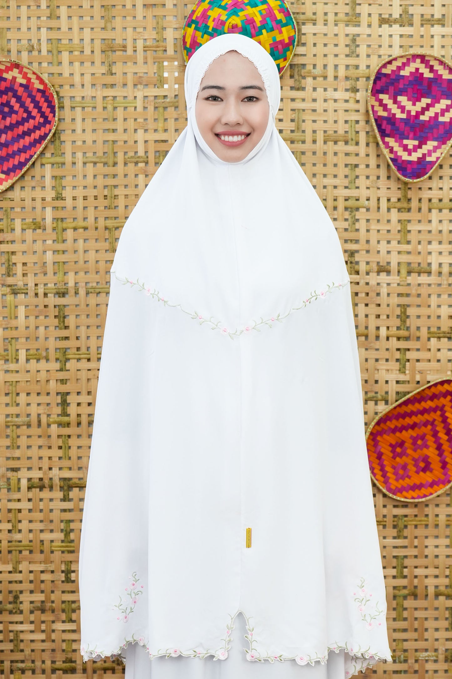 Seri In White Prayer Wear