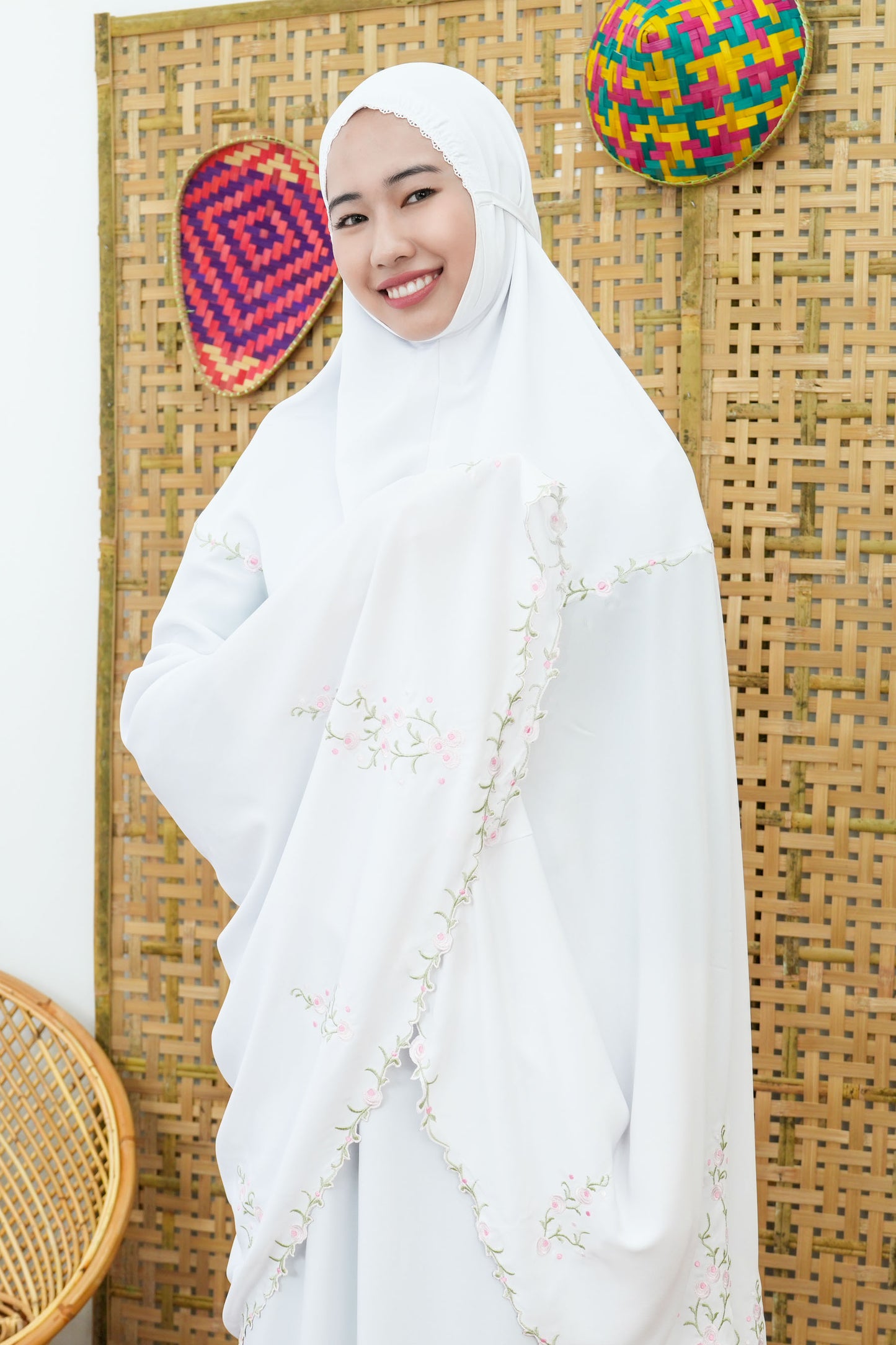 Seri In White Prayer Wear