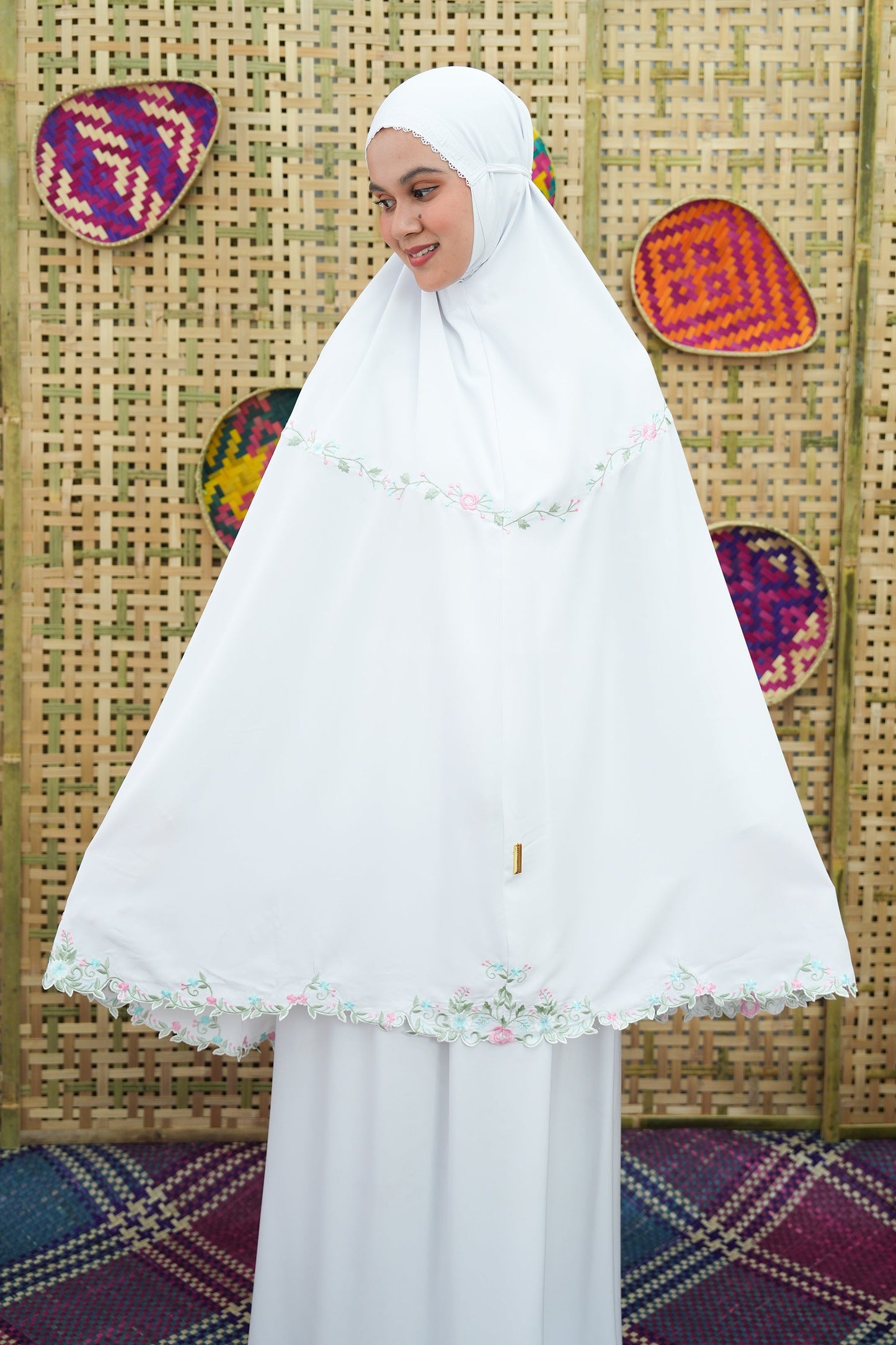 Kuntum In White Prayer Wear