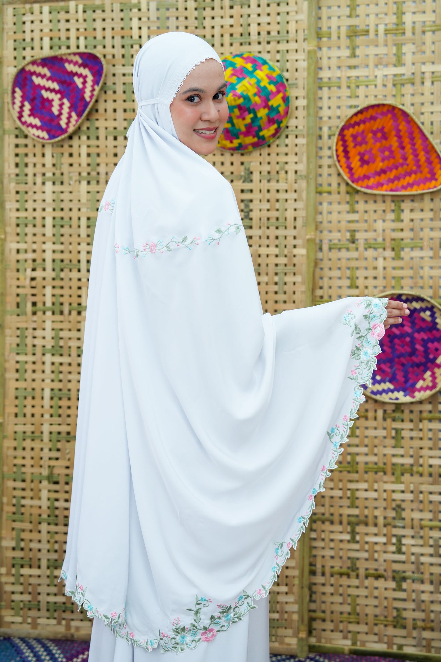 Kuntum In White Prayer Wear