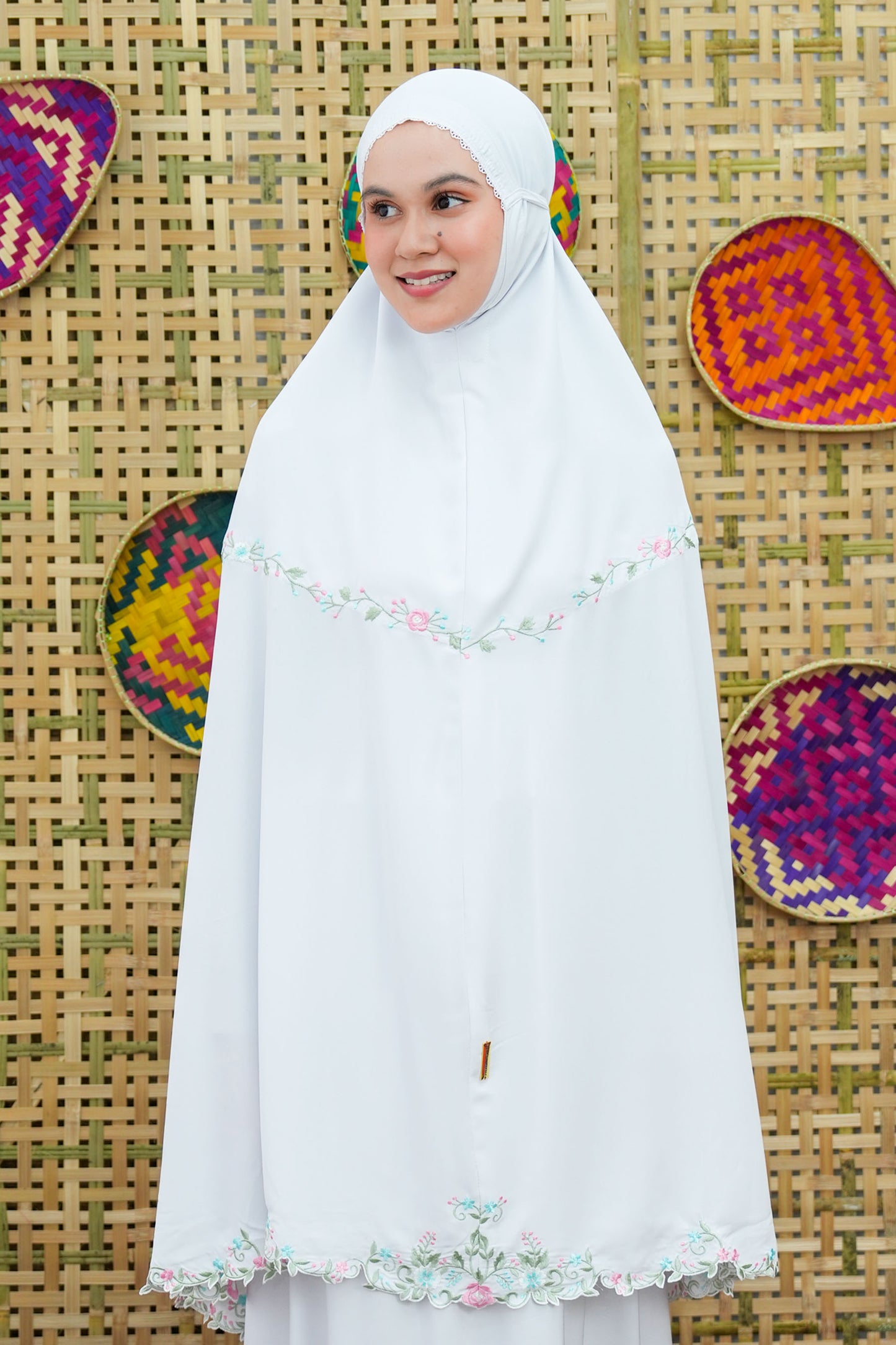 Kuntum In White Prayer Wear