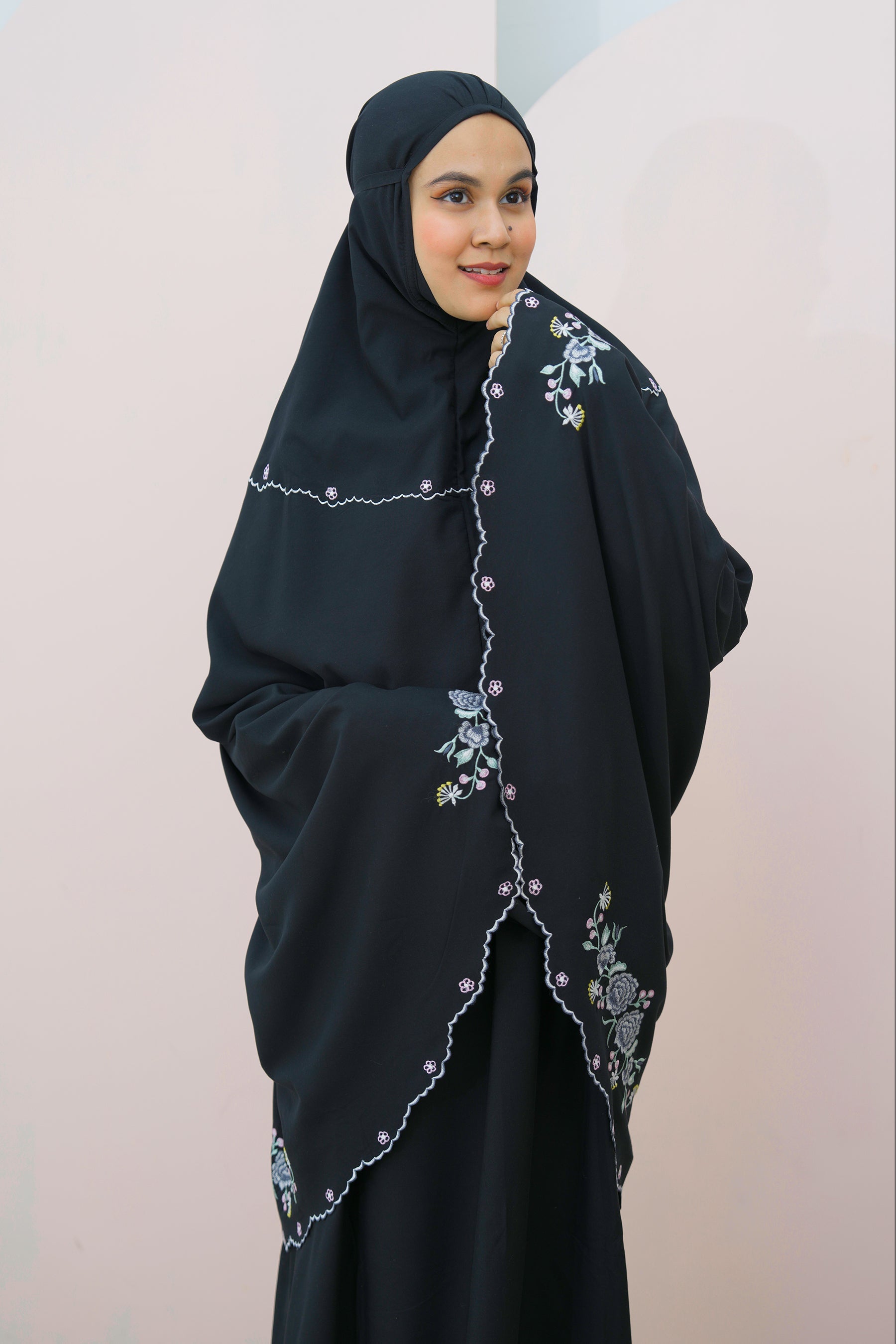 Brisa In Black Prayer Wear