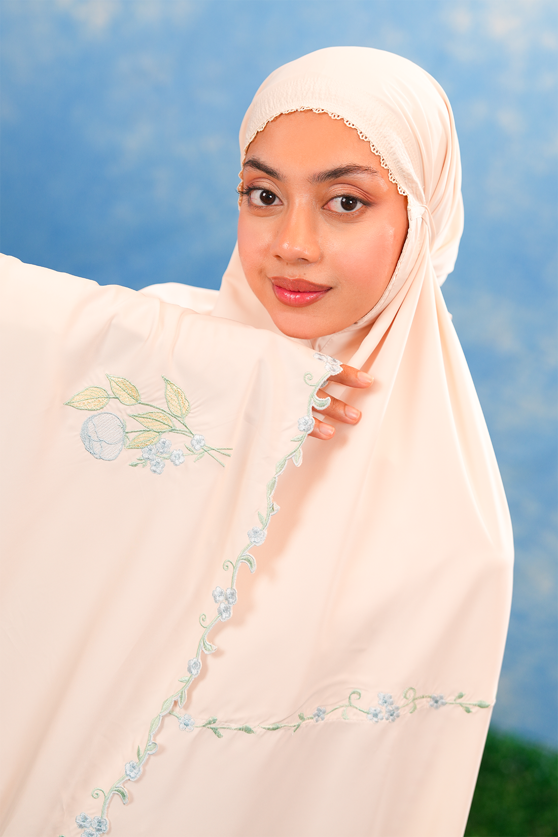 [As Is] Aurora Buttermilk / S Prayer Wear