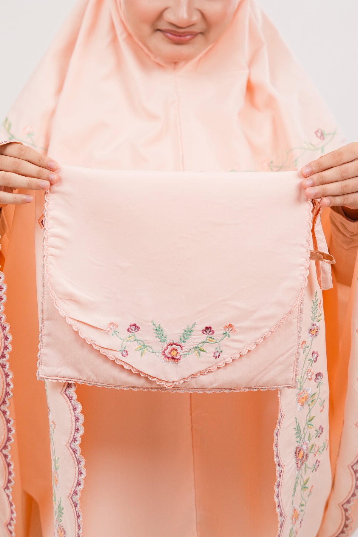 Leora in Apricot