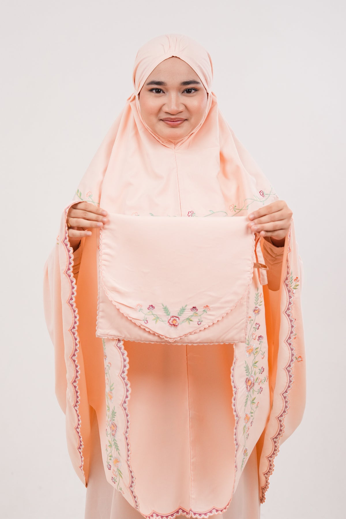 Leora in Apricot
