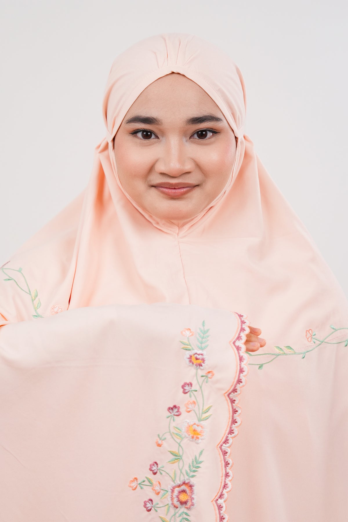 Leora in Apricot