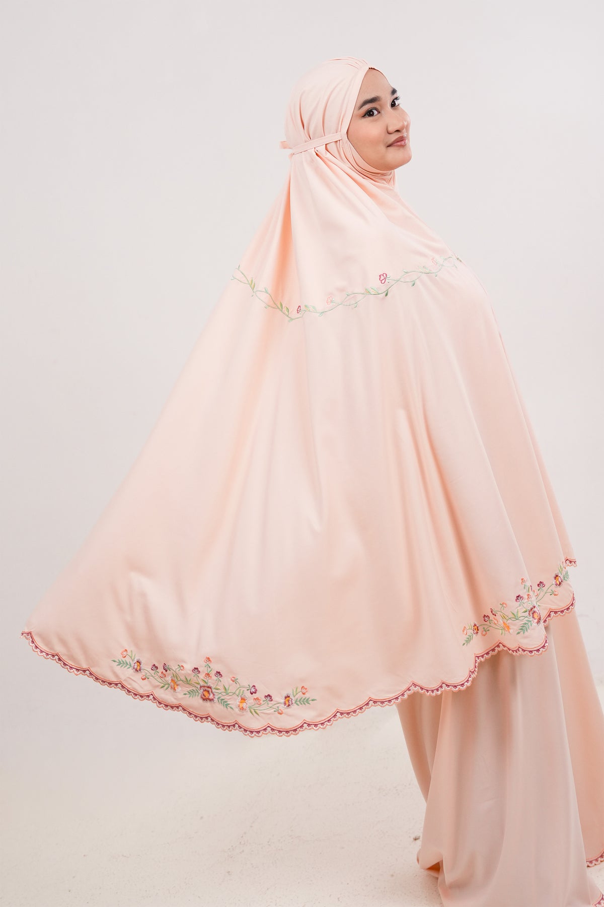 Leora in Apricot