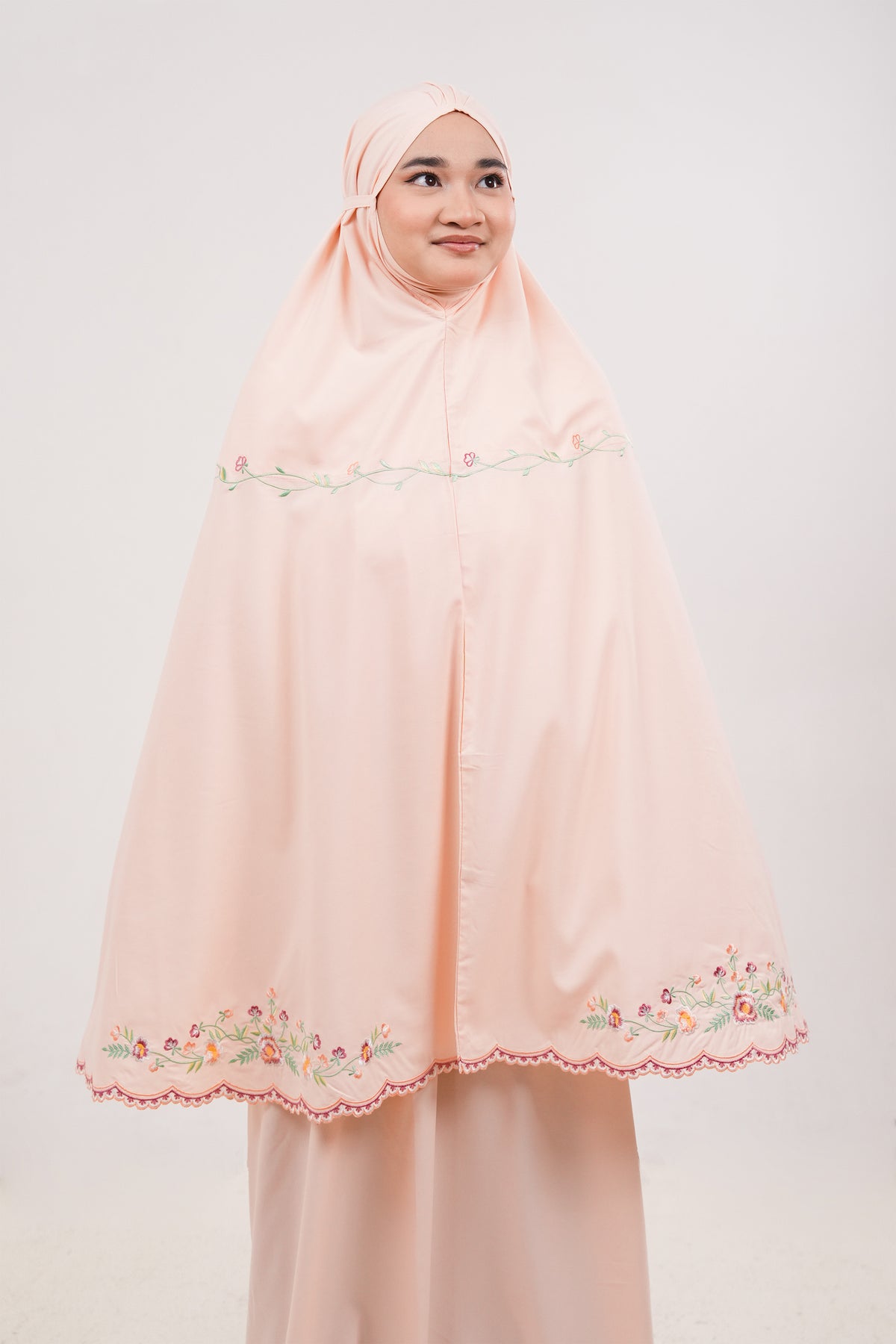 Leora in Apricot