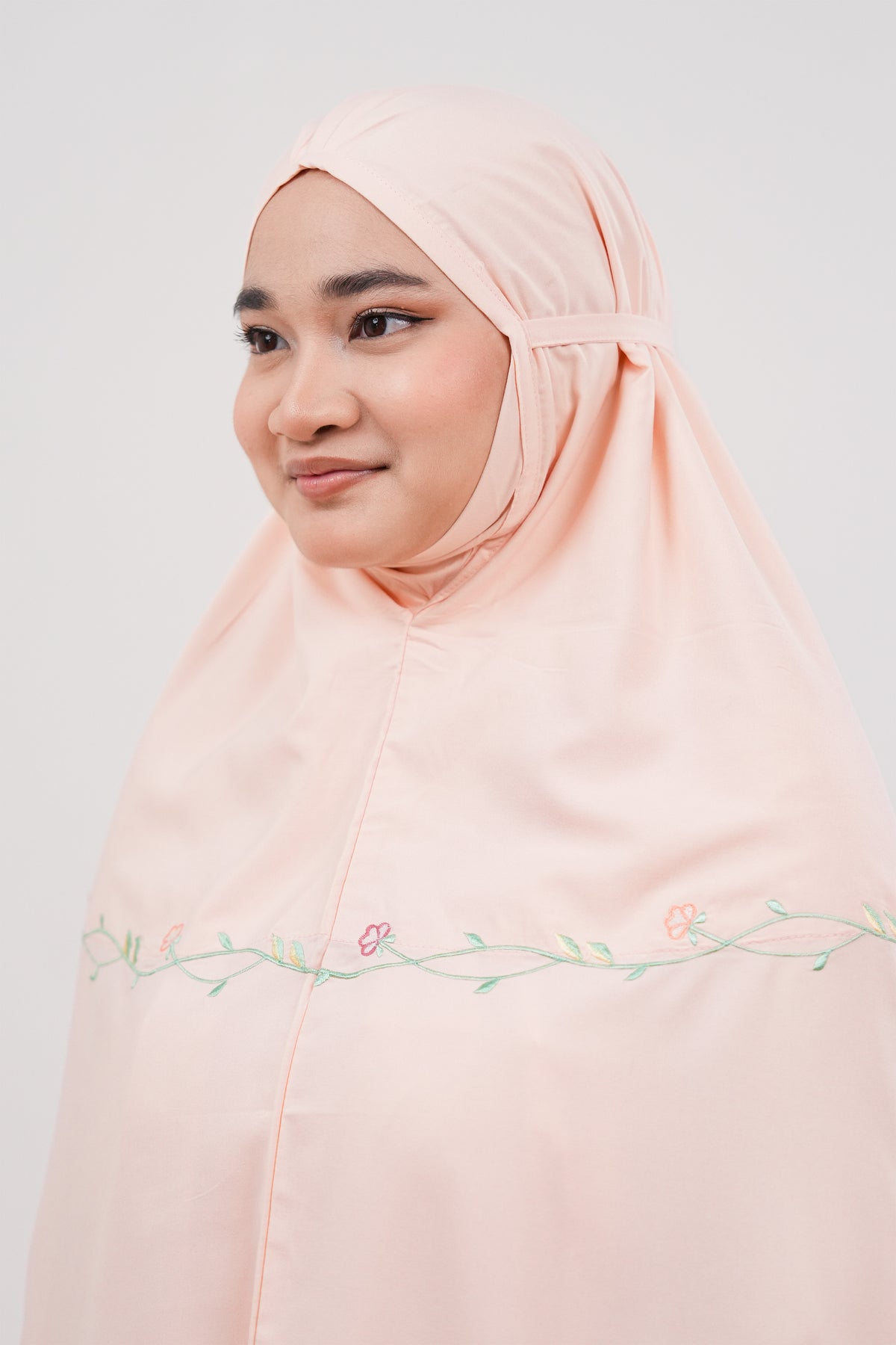 Leora in Apricot