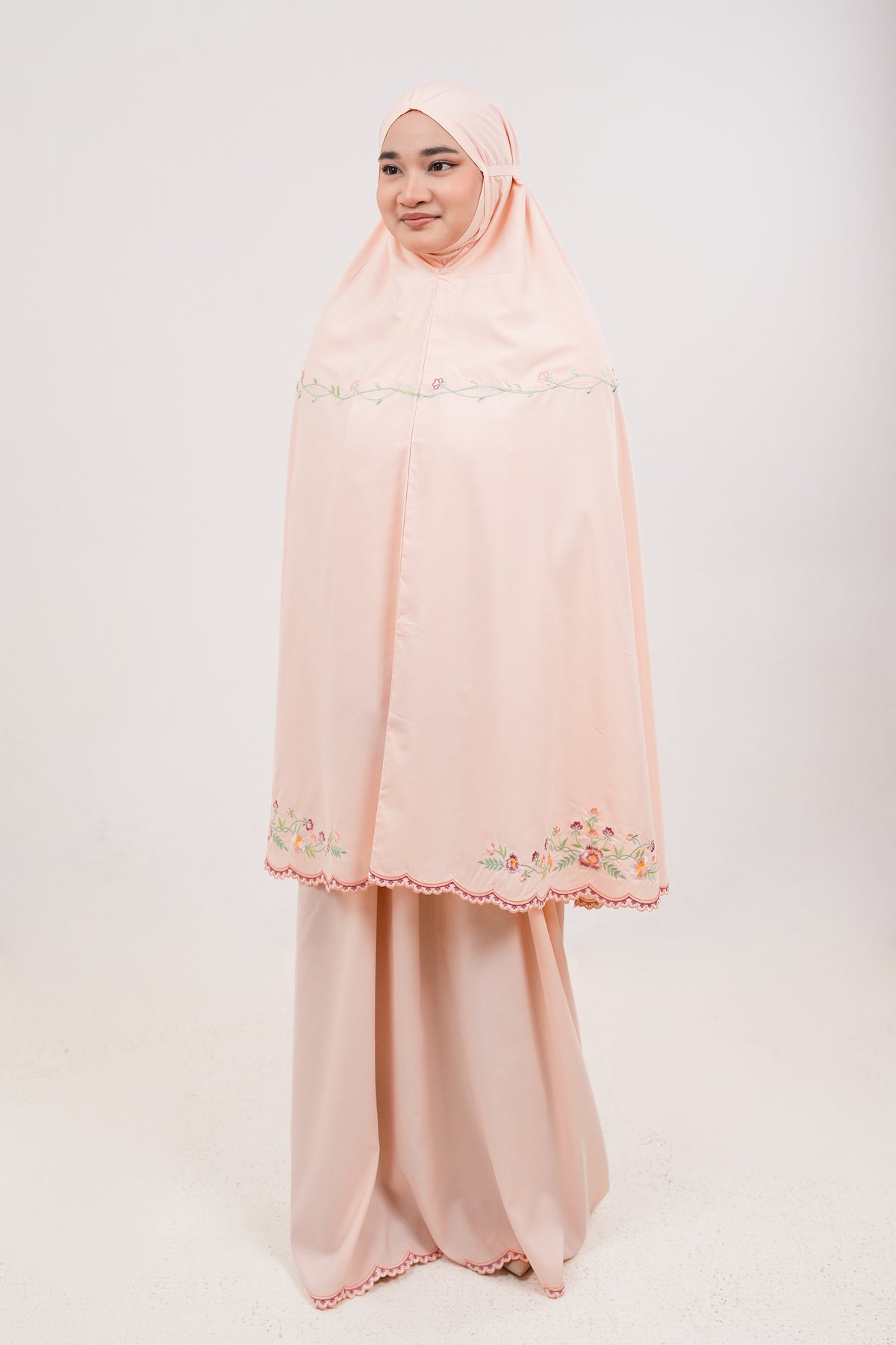 Leora in Apricot
