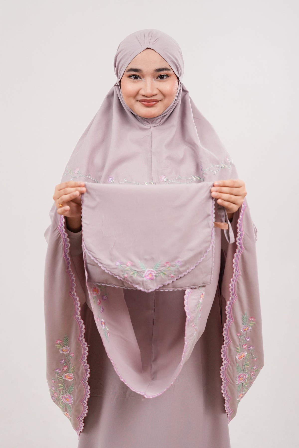 Leora in Aster