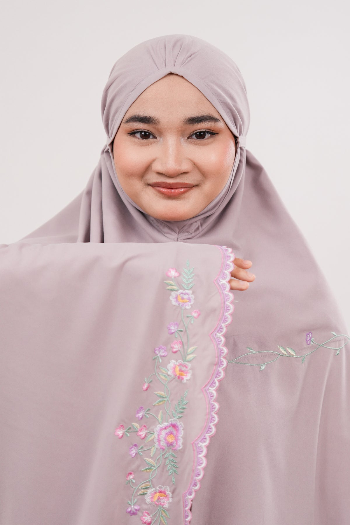 Leora in Aster