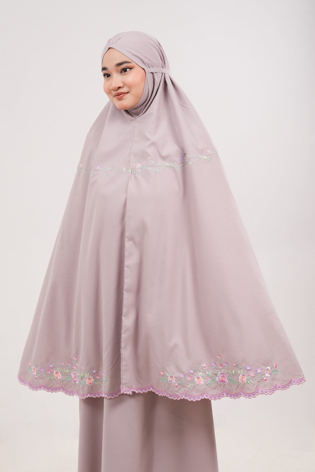 Leora in Aster