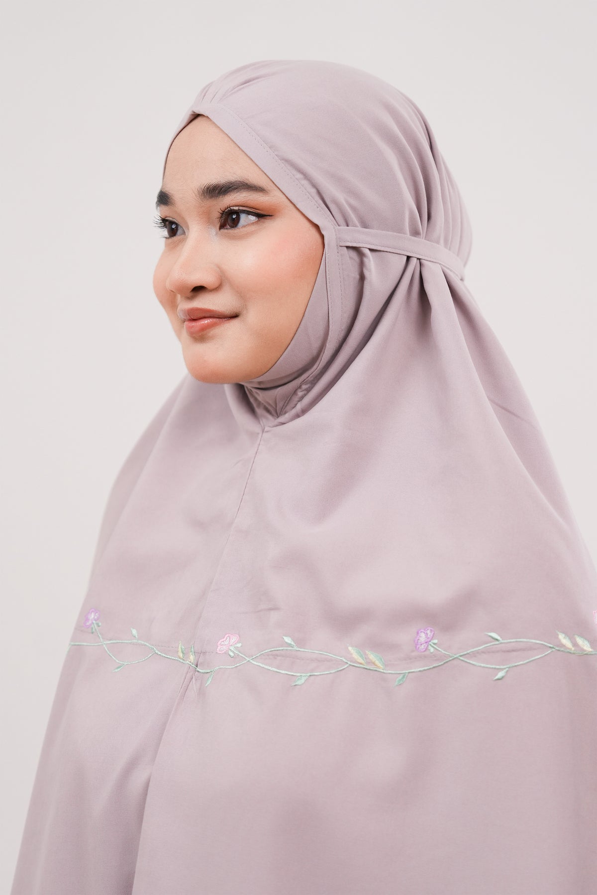 Leora in Aster