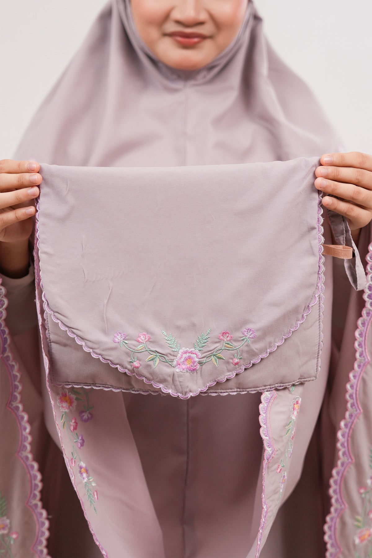 Leora in Aster