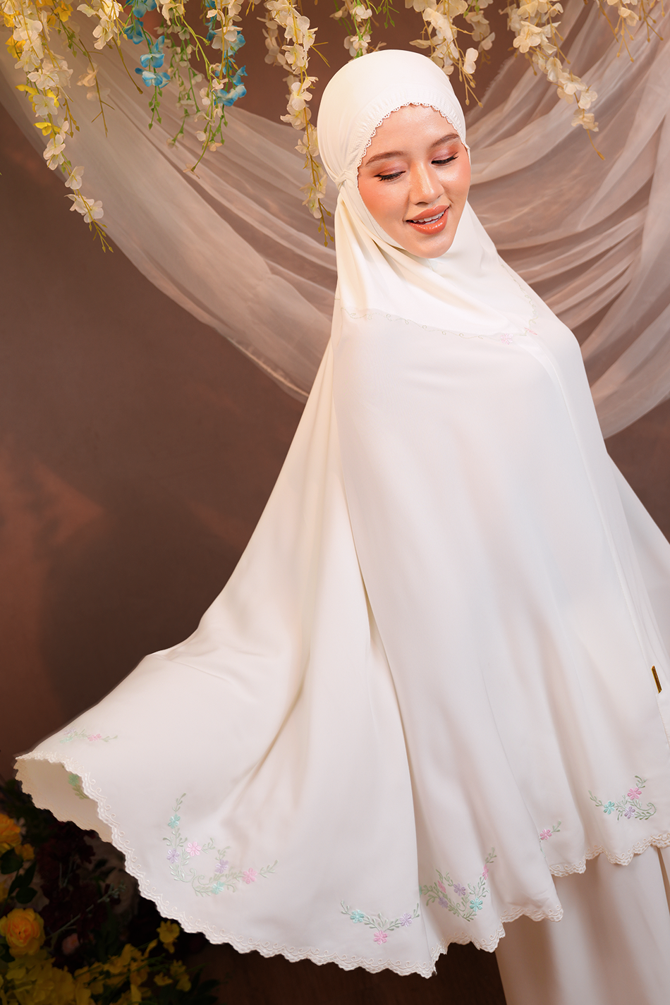 [As Is] Celine Cream / S Prayer Wear