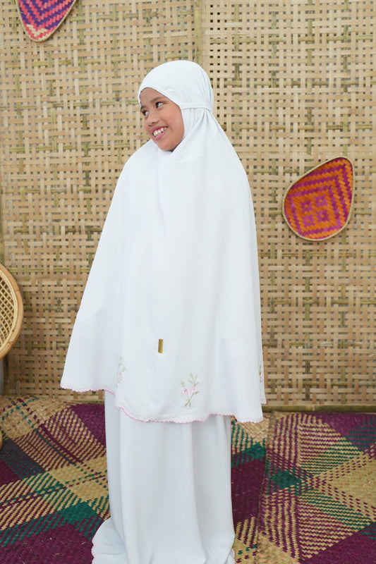 Little Anggun In White (Kids) Prayer Wear