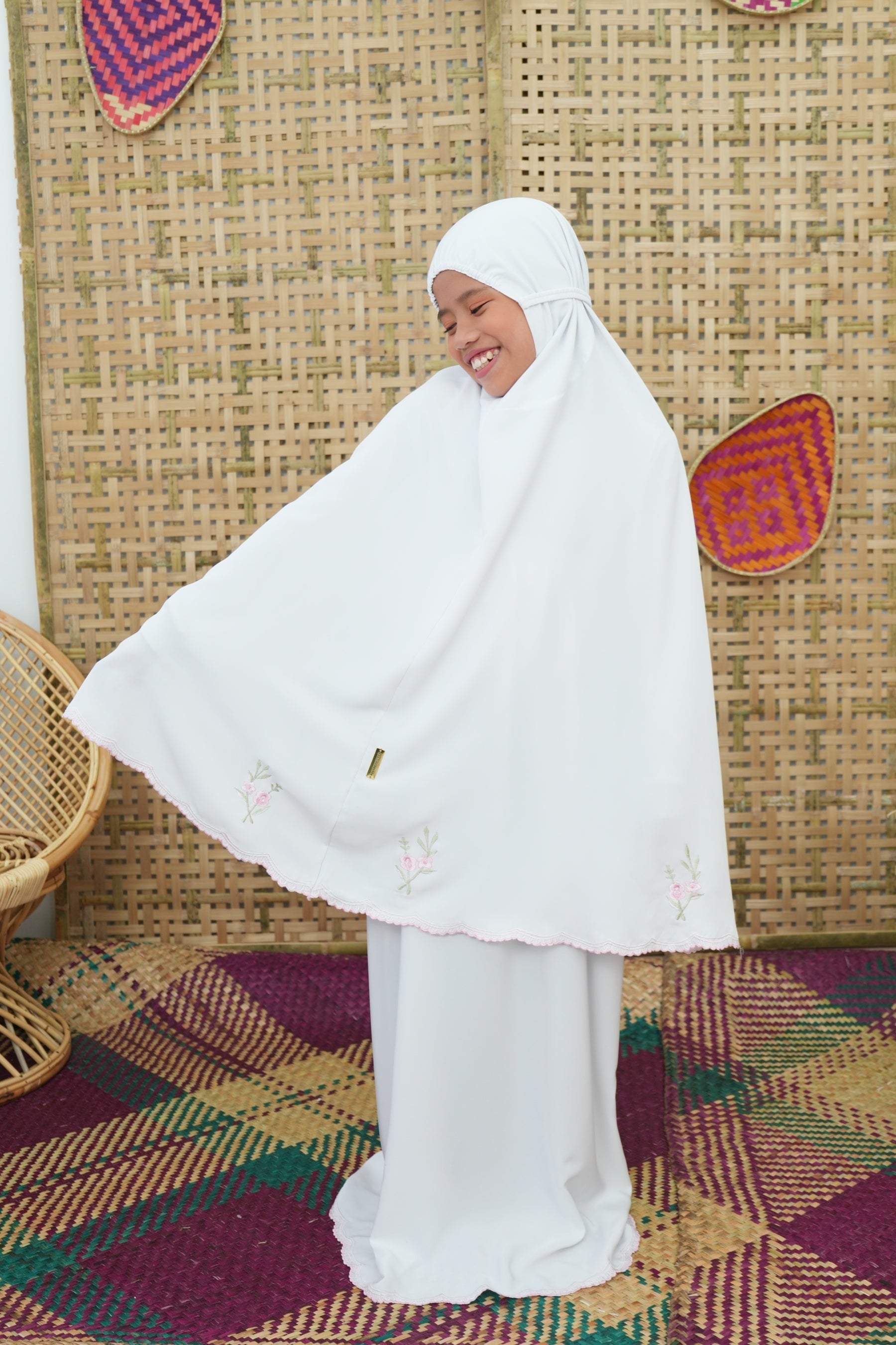 Little Anggun In White (Kids) Prayer Wear