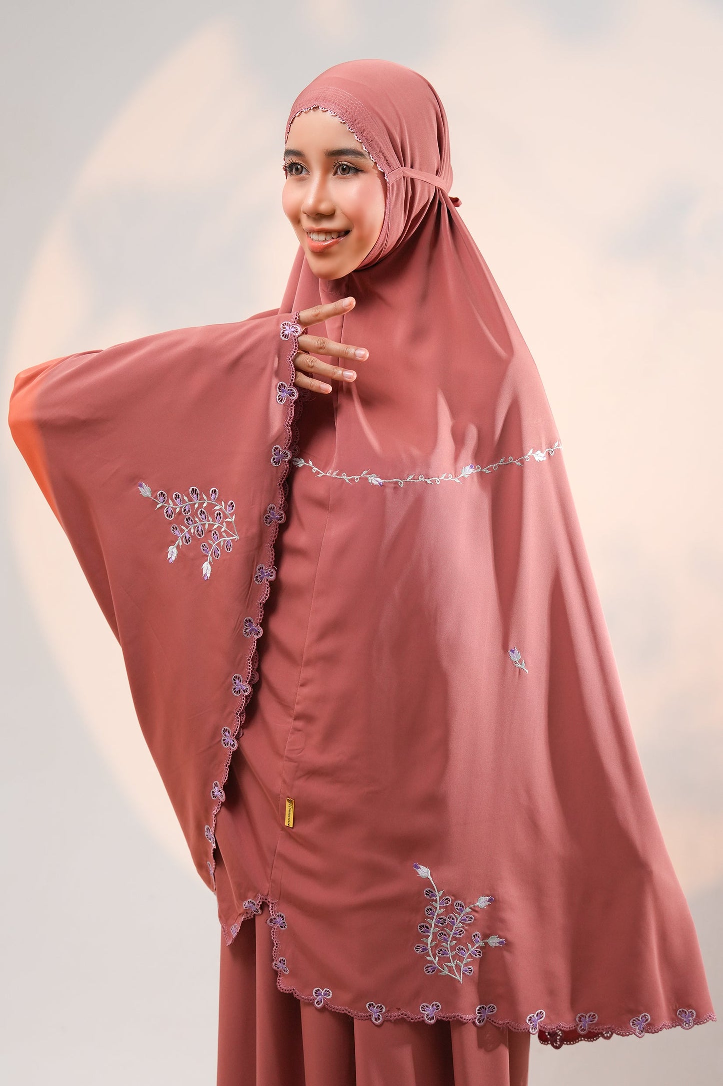[As Is] Arden Rust / S Prayer Wear