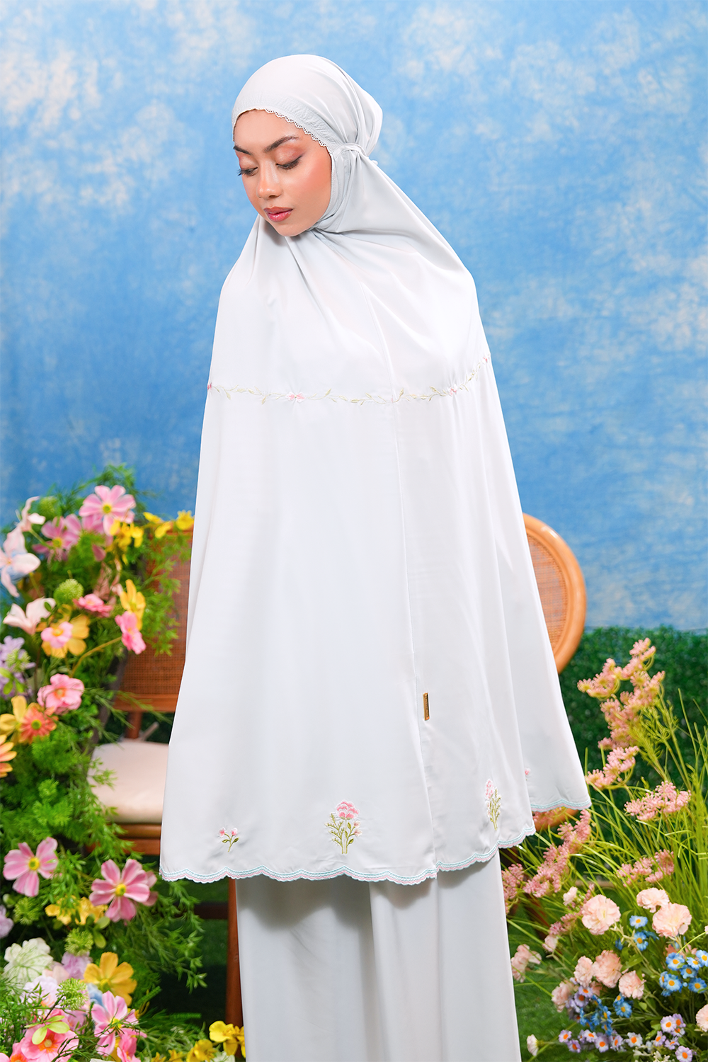 Eleanor in Earl Blue