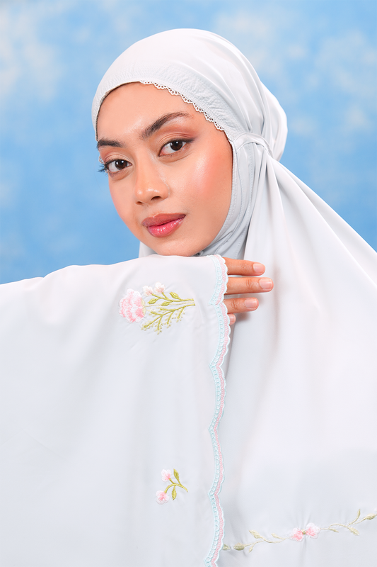 Eleanor in Earl Blue