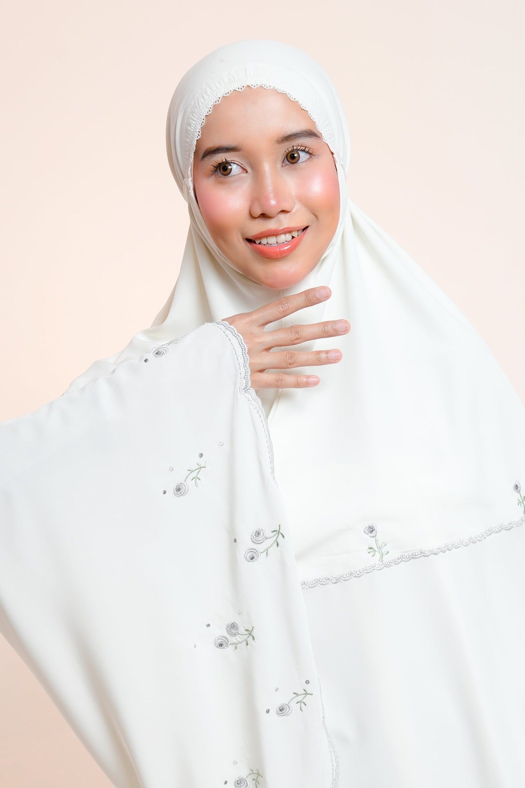 [As Is] Elyse Cream / S Prayer Wear