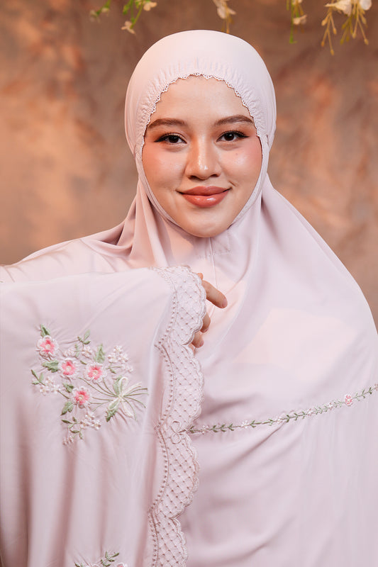 Evalora in Pink Lemonade