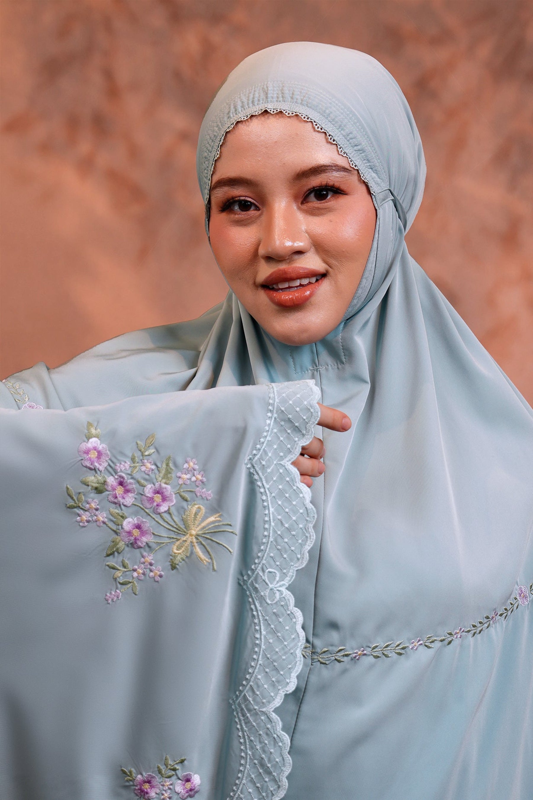 Evalora in Mint Prayer Wear