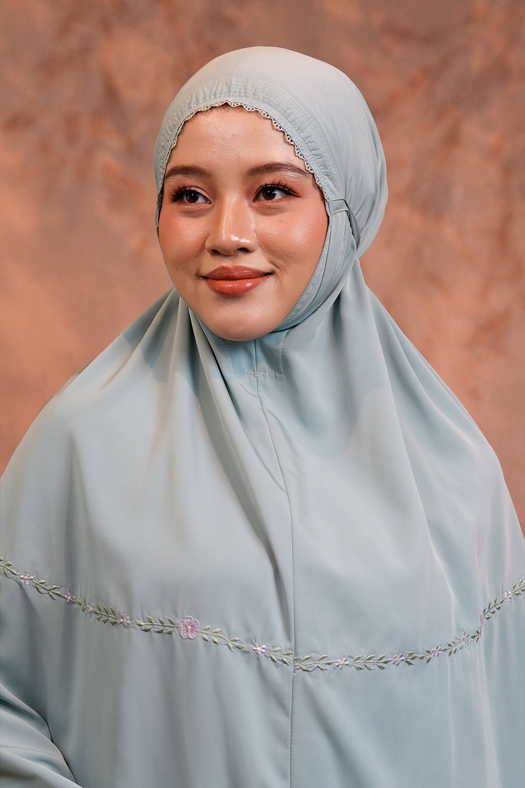 Evalora in Mint Prayer Wear