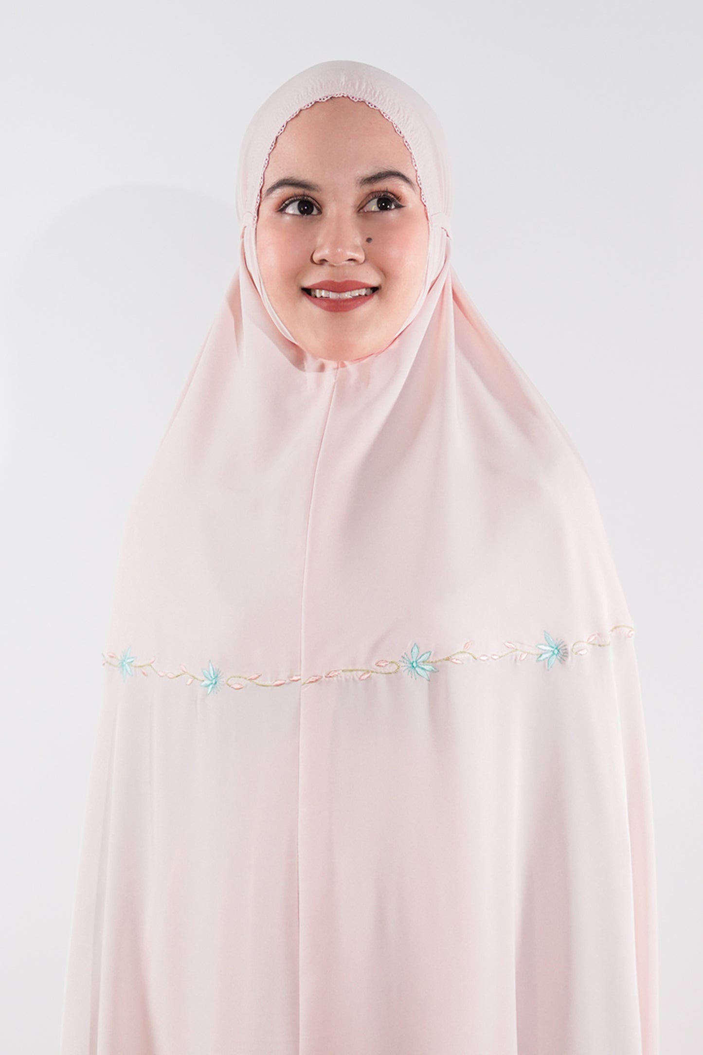 Guzel in Peach