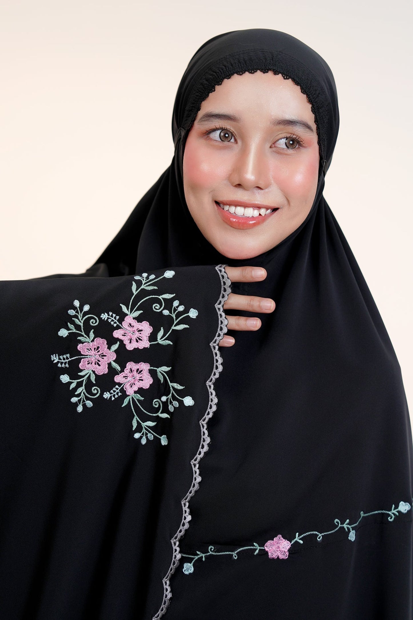 [As Is] The Hibiscus Black Tea / S Prayer Wear