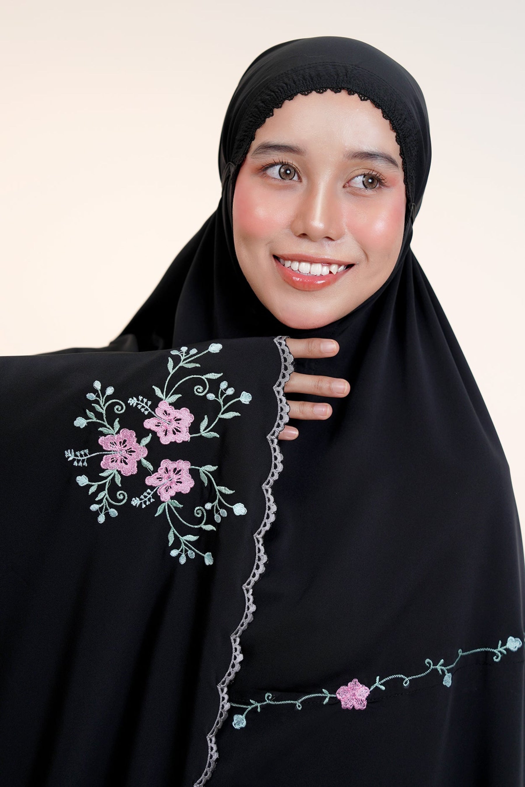 [As Is] The Hibiscus Black Tea / S Prayer Wear