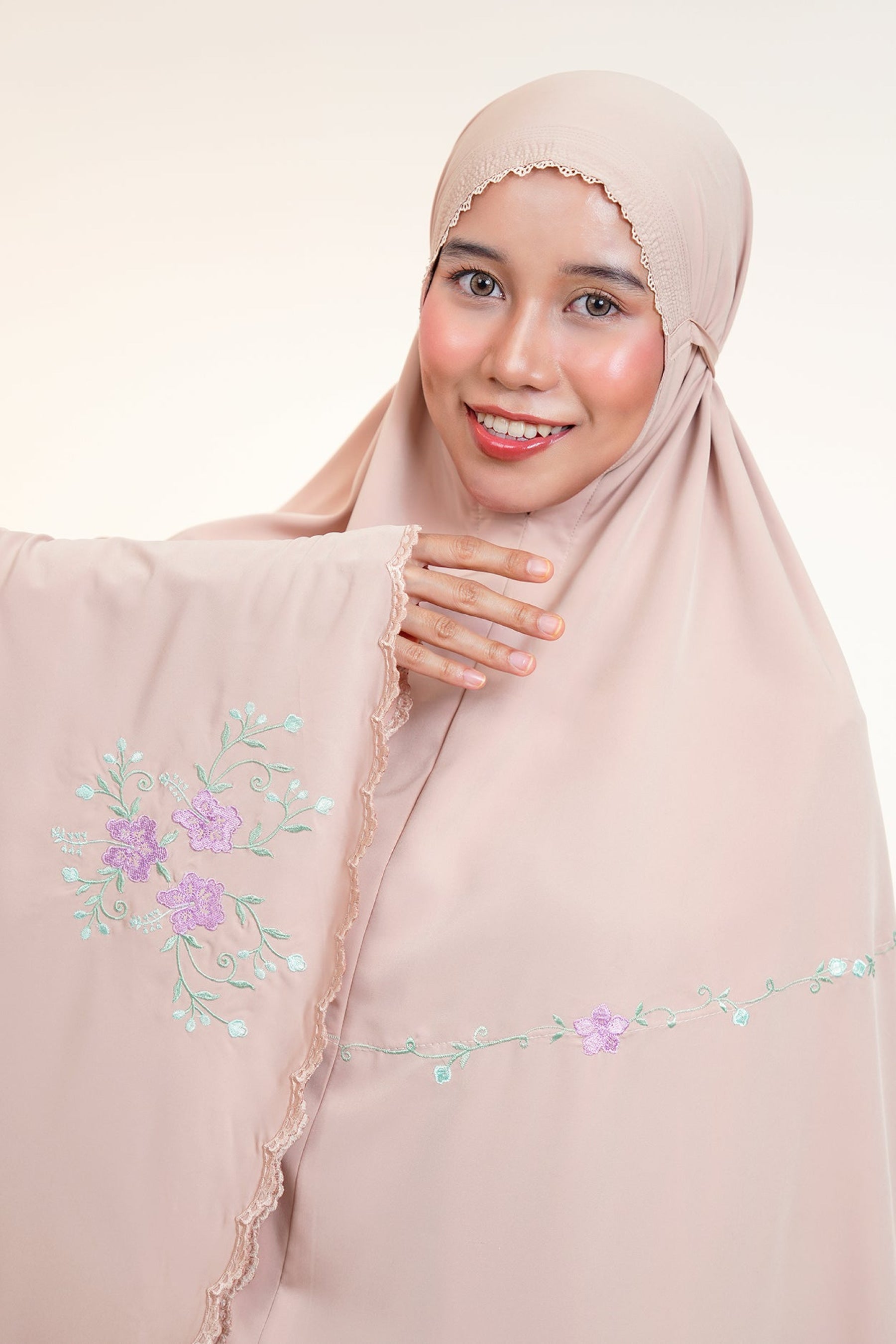 [As Is] The Hibiscus Milk Tea / S Prayer Wear