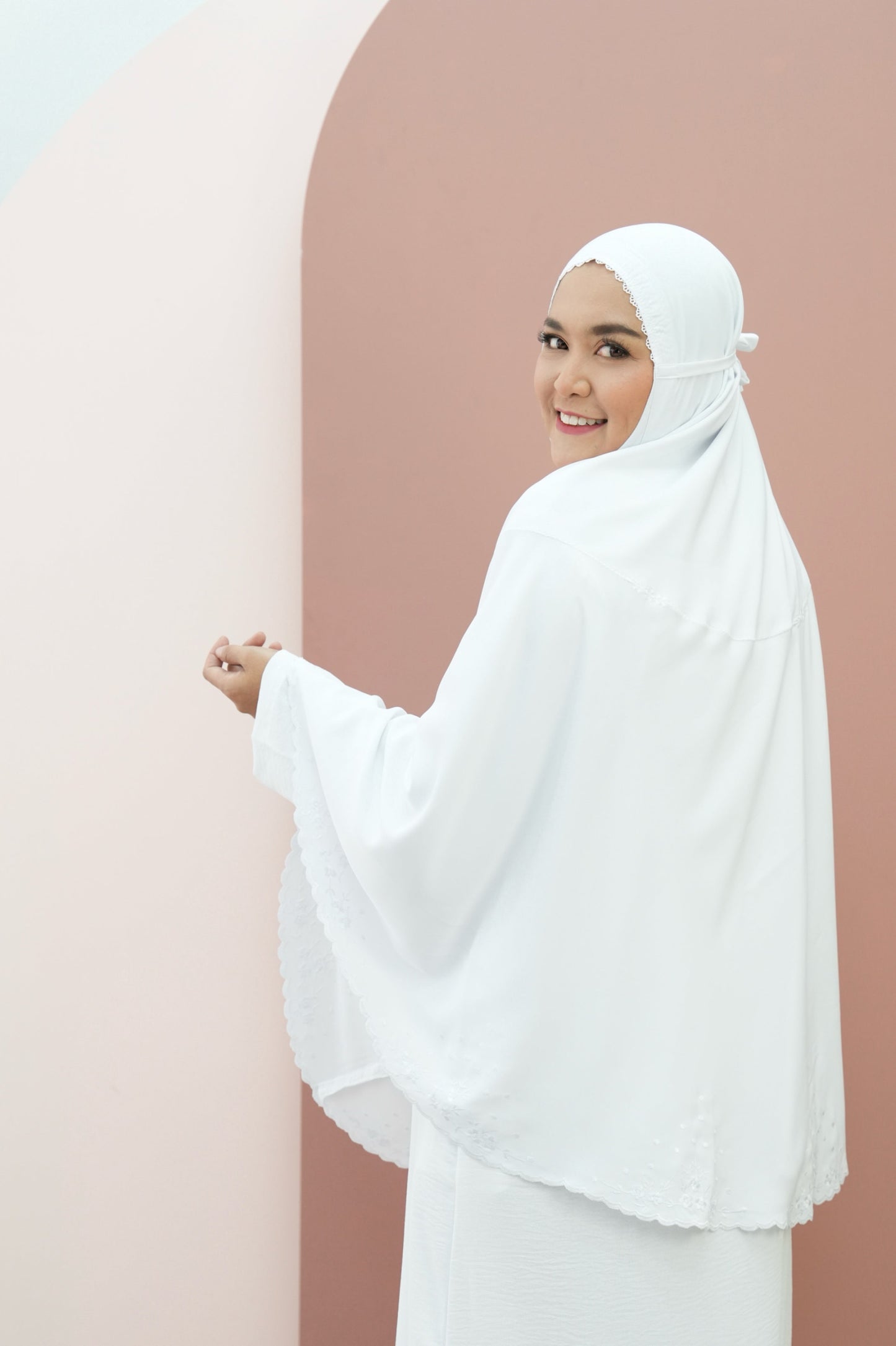 [As Is] Harmony Signature Omra Cream / 19.5 (Petite) Prayer Wear