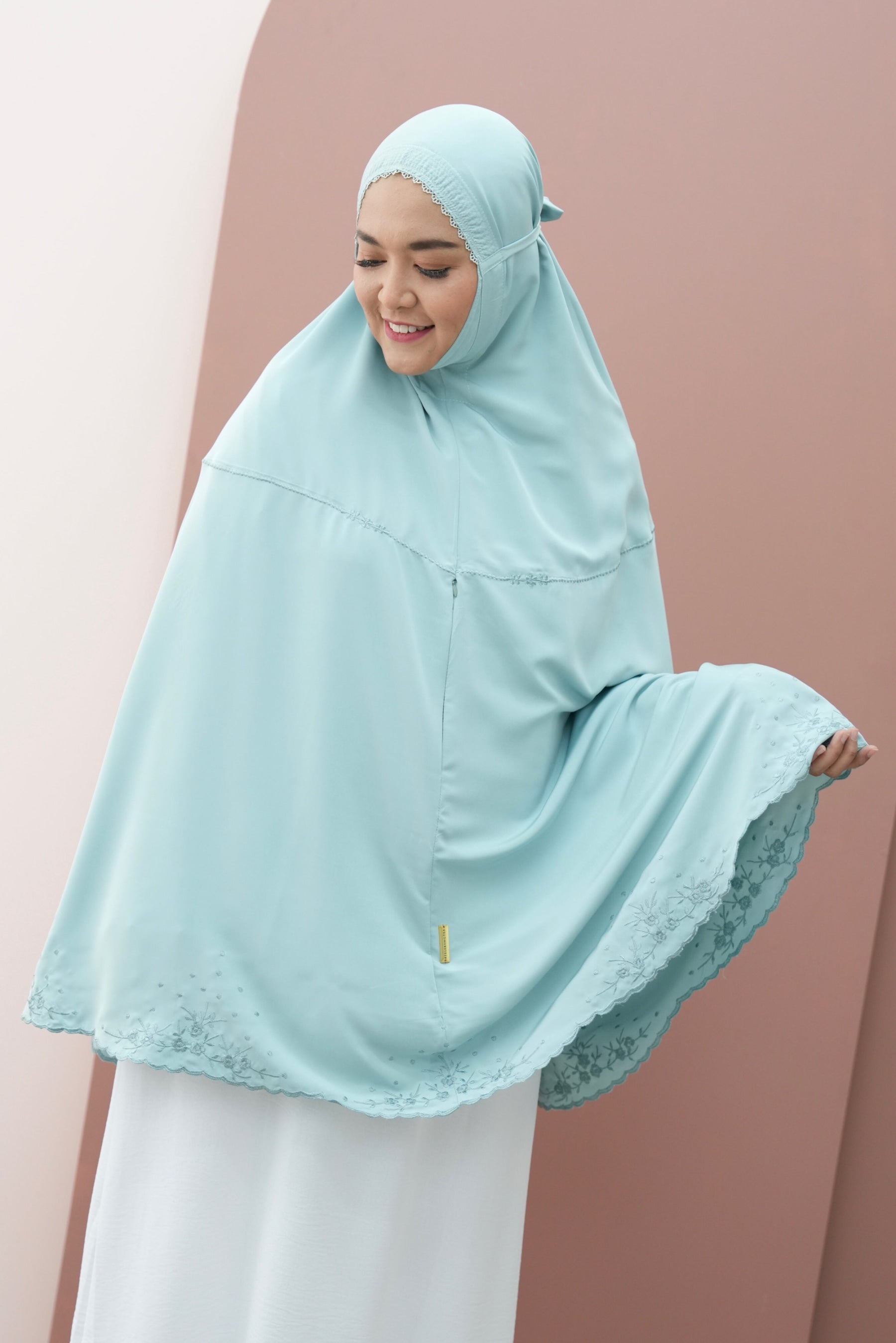 [As Is] Harmony Signature Omra Mint / 19.5 (Petite) Prayer Wear