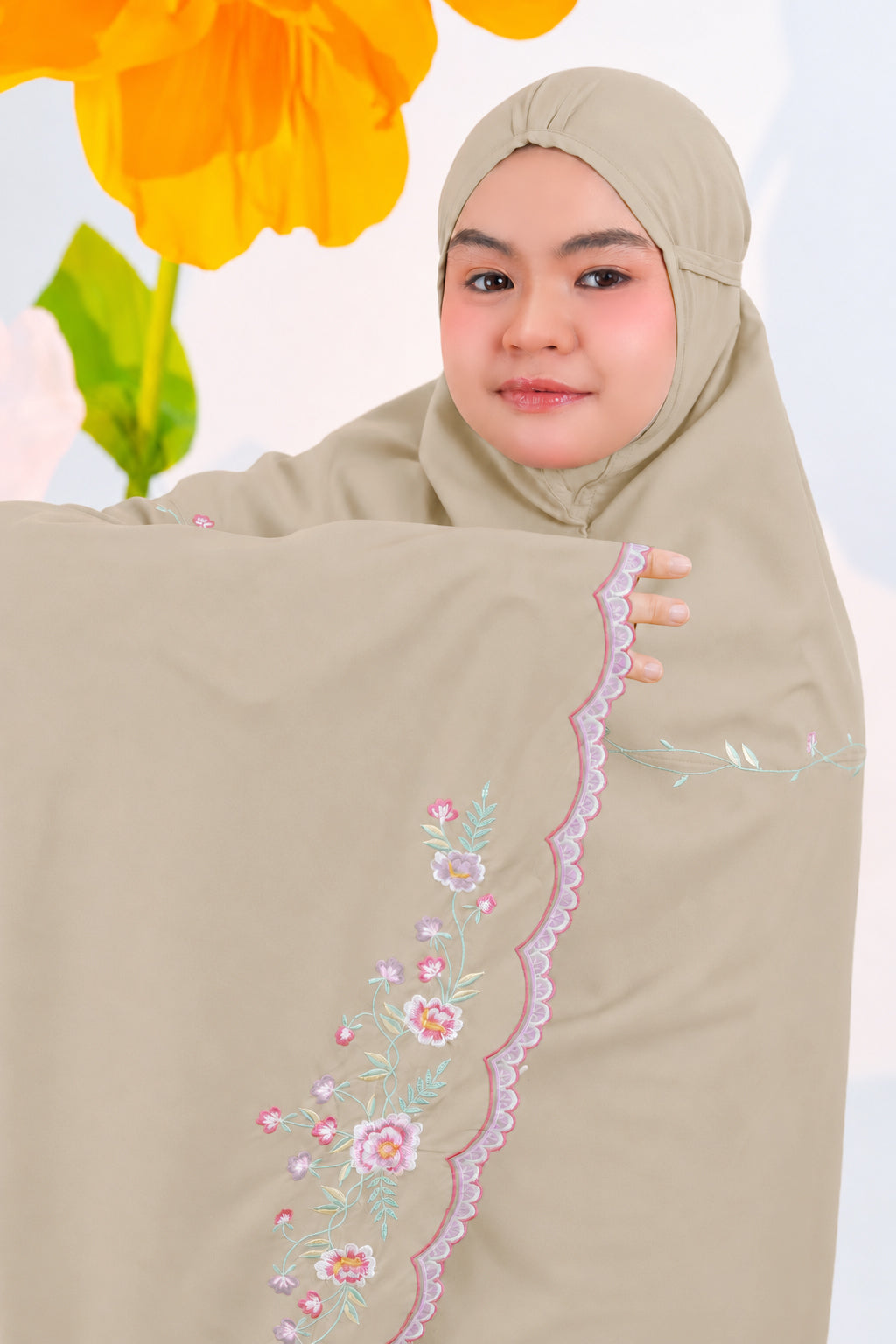 Leora in Taupe