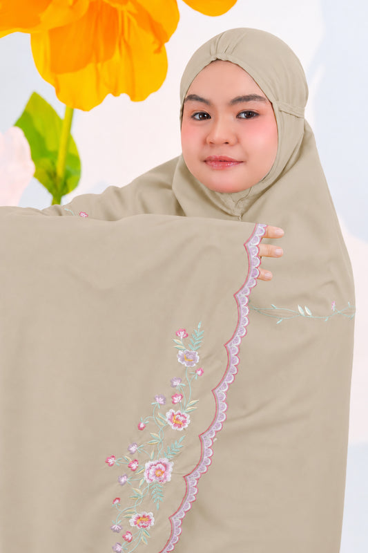 Leora in Taupe