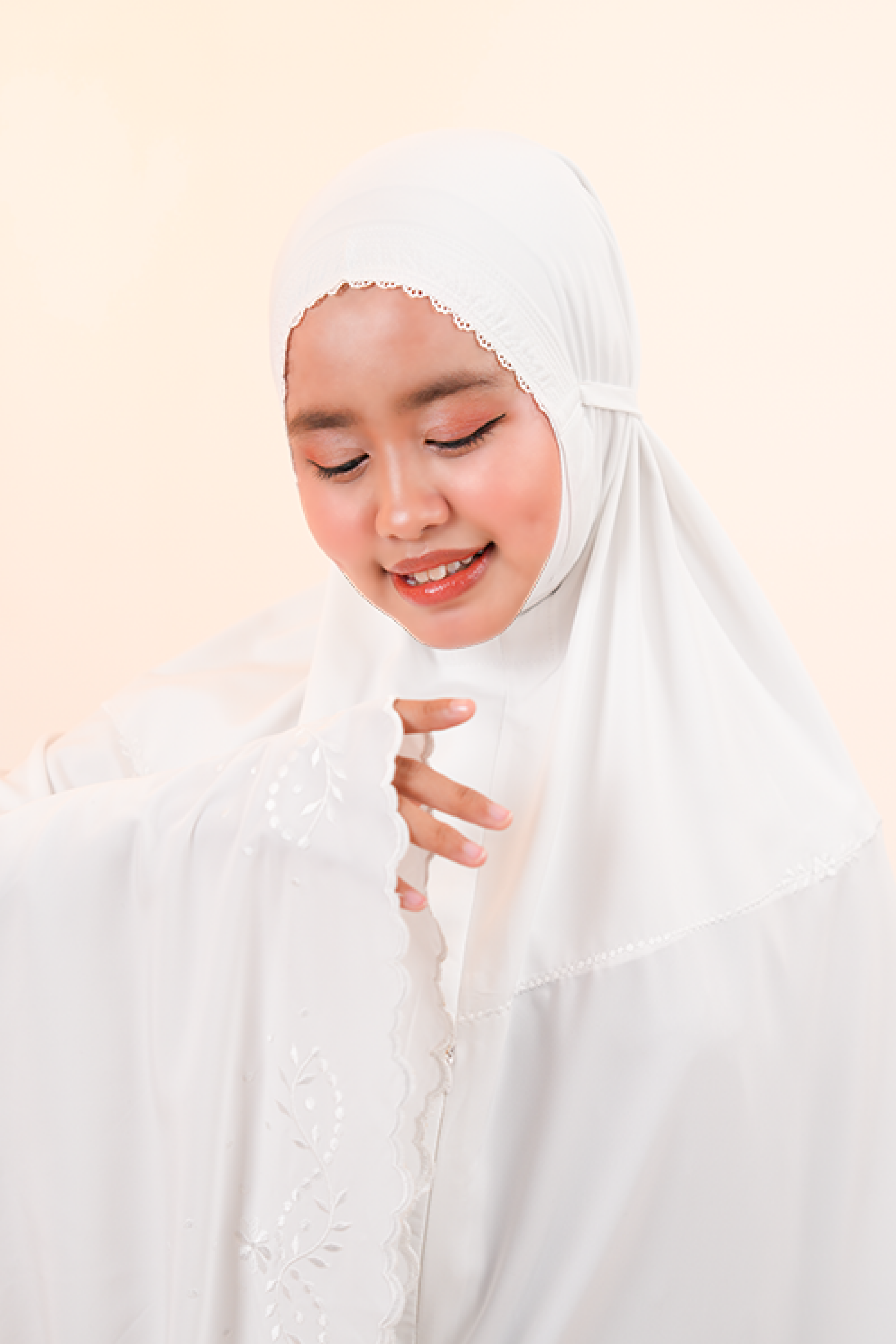 Medina Omra (Tweens) in Vanilla Prayer Wear