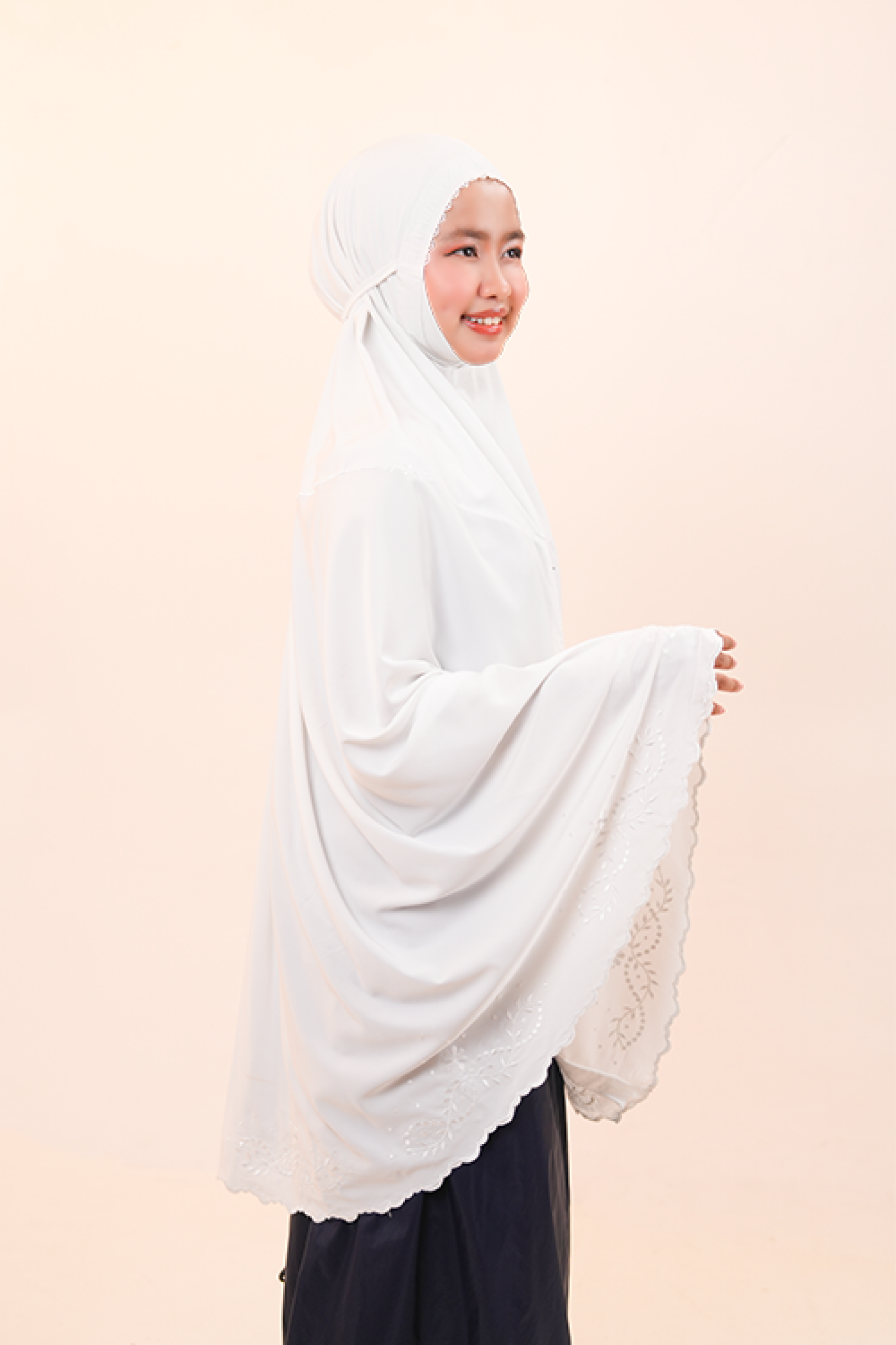 Medina Omra (Tweens) in Vanilla Prayer Wear