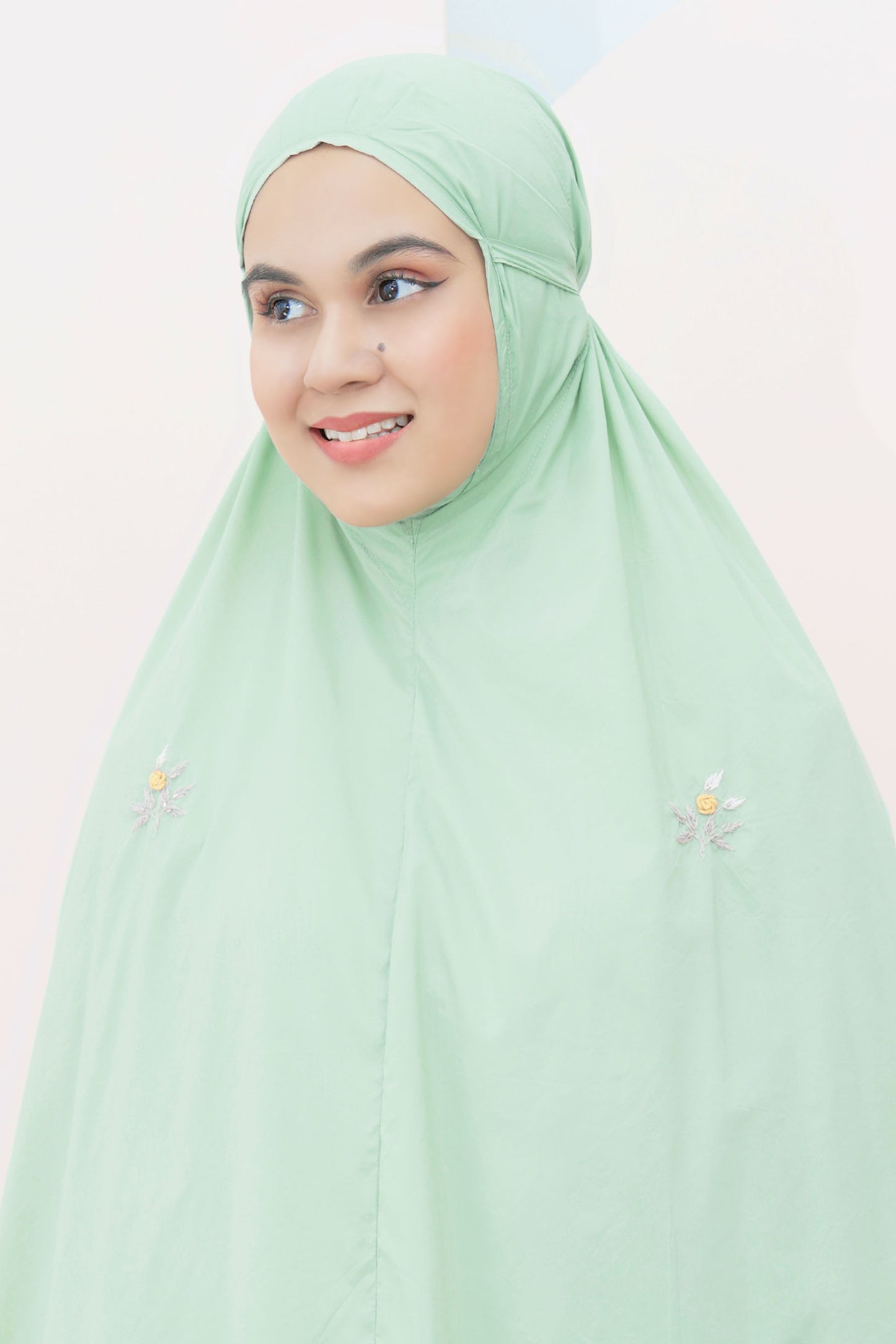 Pocketable Travel Telekung In Soft Green Prayer Wear