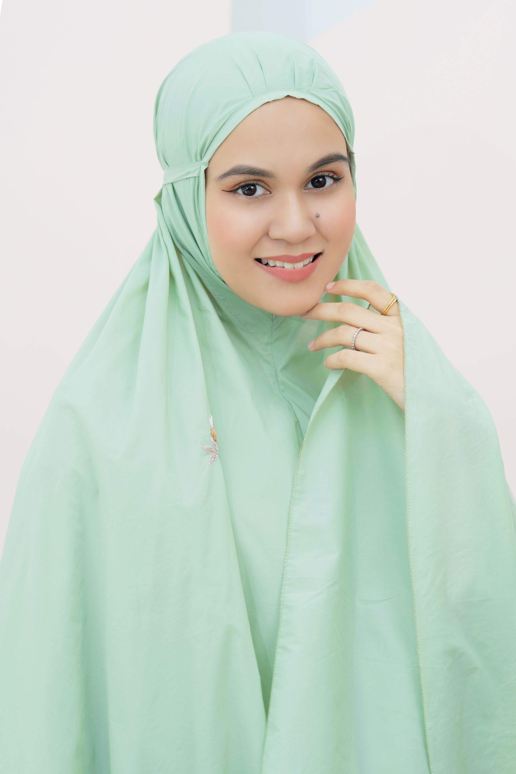 Pocketable Travel Telekung In Soft Green Prayer Wear