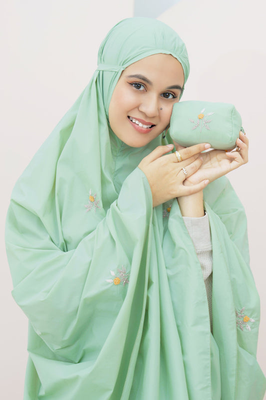 Pocketable Travel Telekung In Soft Green Prayer Wear