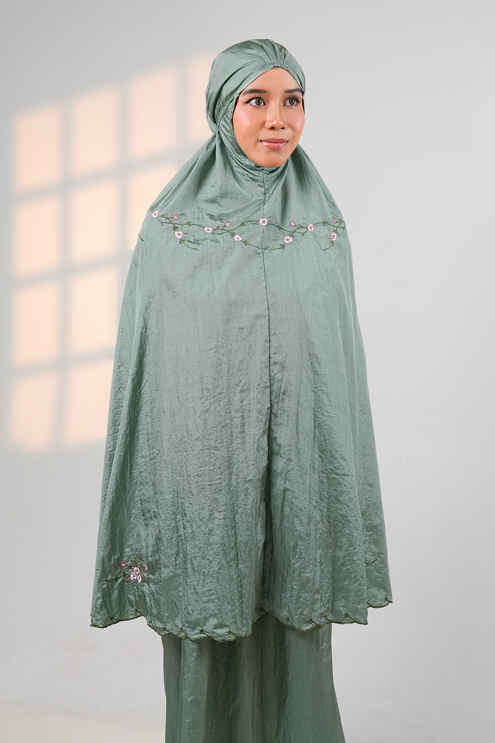 Travel Roses in Green